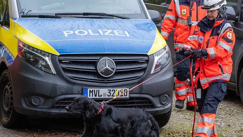 Bei der Suche nach dem Jungen kamen auch Spürhunde zum Einsatz.