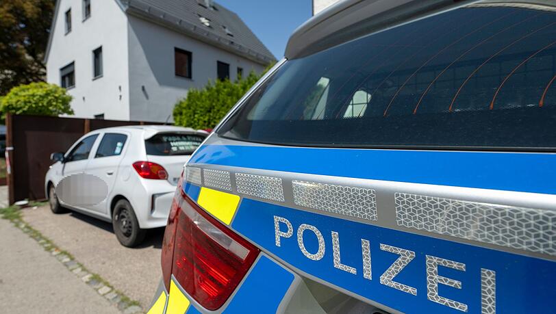 Am Dienstag suchten die Ermittler weitere Spuren in und um das Wohnheim. Am Dienstag suchten die Ermittler weitere Spuren in und um das Wohnheim.
