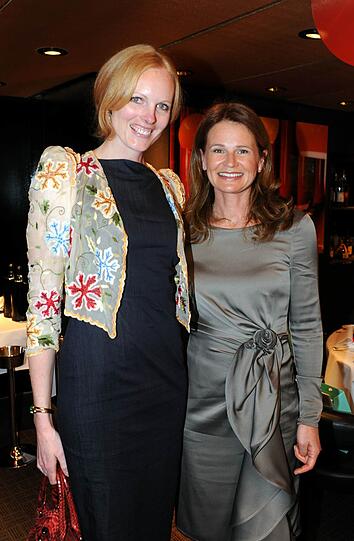 Elizabeth Herzogin in Bayern und Ariane Günthert (r., Rena Lange).