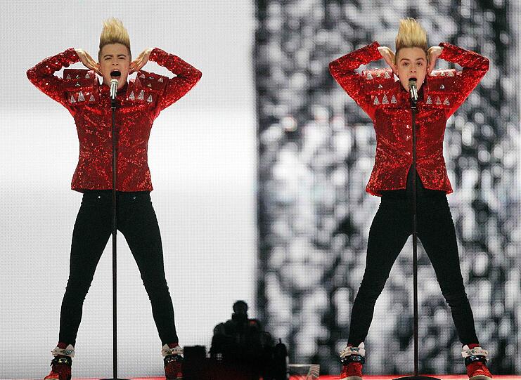 "Jedward" aus Irland sind nicht einmal mehr die heimlichen Favoriten der Show. Sie sind Zwillinge, Iren, die Leute finden sie schrill - sogar Lena mag die Beiden.