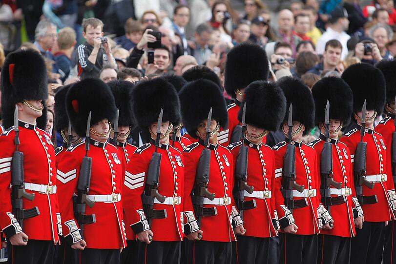 "Trooping the Colour": Mit der traditionellen Parade wurde der 86. Geburtstag der Queen offiziell begangen. Die AZ zeigt die besten Bilder.