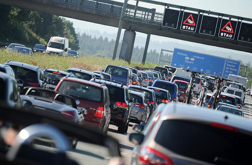 Fast jeder zweite deutsche Autofahrer (48 Prozent) glaubt, sich im Ausland mit den Verkehrsregeln genau auszukennen. (Symbolbild)