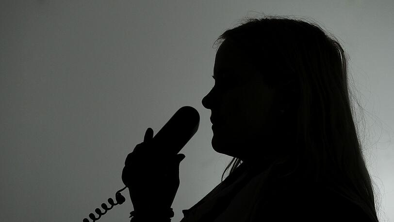 Mit einfachen Tricks kann man die Betrüger am Telefon enttarnen und so dem Verlust von Geld entgegnen. Mit einfachen Tricks kann man die Betrüger am Telefon enttarnen und so dem Verlust von Geld entgegnen.