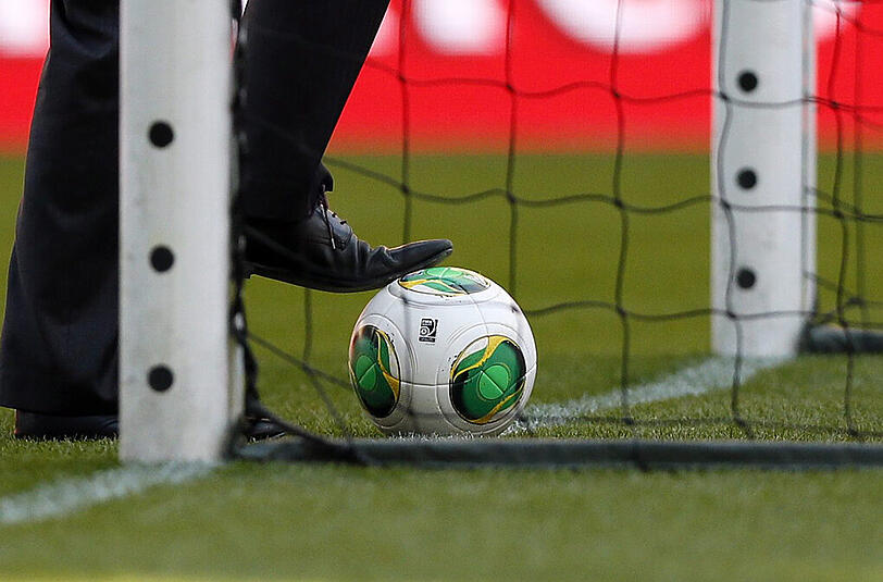 Der Vollpfosten. Es hätte ein Traumstart werden können, doch es wurde der Beginn eines Alptraums.  Volle drei Zentimeter zu weit links hatte die Uefa das ungarische Tor auf den Rasen von Bordeaux gestellt. Nur deshalb prallte ein Distanzschuss von David Alaba nach 31 Sekunden an die Stange. Eh klar, dass sonst alles anders gekommen wäre  &hellip;.
