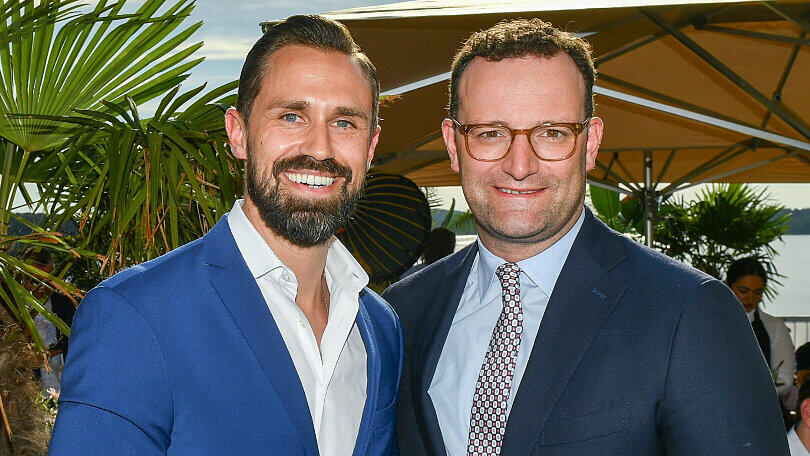 Gesundheitsminister Jens Spahn (rechts, CDU) und sein Lebenspartner Daniel Funke.