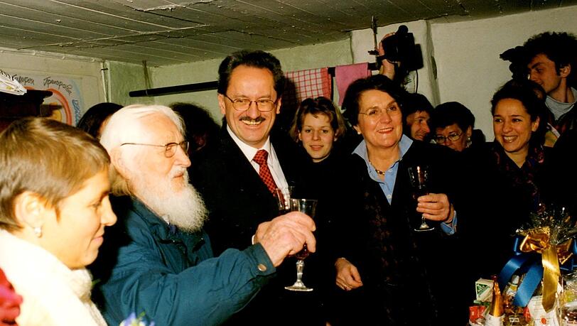 "Fröhliche Geburtstagsfeier" nennt Christian Ude dieses Foto von einer Party mit Väterchen Timofej, rechts neben Ude seine Frau Edith Welser-Ude.