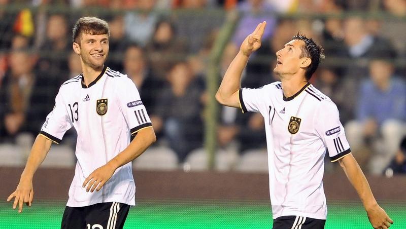 Perfekte Koproduktion: Thomas Müller (l.) und Miro Klose beim 1:0 gegen Belgien. Perfekte Koproduktion: Thomas Müller (l.) und Miro Klose beim 1:0 gegen Belgien.