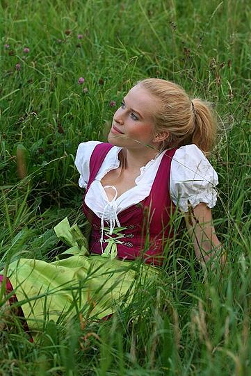 Annika ist 21 Jahre alt, 168 cm groß und wiegt 55 kg.