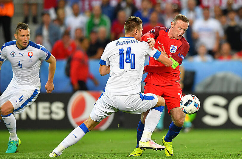 Viel Kampf, keine Treffer und trotzdem weiter: Kapitän Wayne Rooney und seine Engländer.