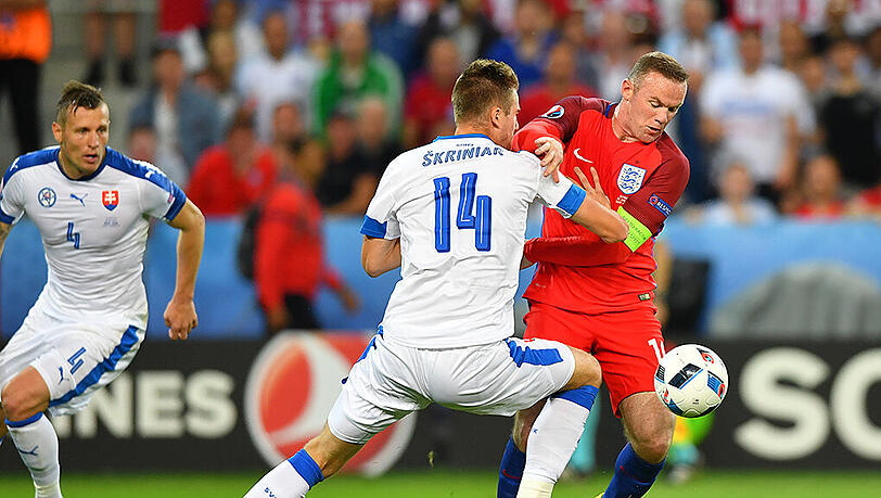 Viel Kampf, keine Treffer und trotzdem weiter: Kapitän Wayne Rooney und seine Engländer. Viel Kampf, keine Treffer und trotzdem weiter: Kapitän Wayne Rooney und seine Engländer.