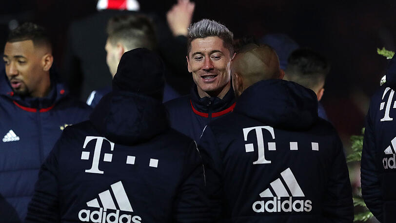 Wie schon in den letzten Jahren jeweils nach dem finalen Heimspiel vor Weihnachten ließen sich die Bayern so einiges einfallen, wieder einmal erstrahlte die Allianz Arena in hellem Glanz.
