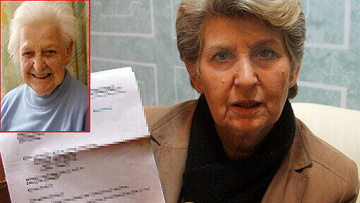 Elisabeth Bauer (64) mit dem Brief der Krankenkasse. Ihre Mutter Lisbeth (kleines Bild) wurde fälschlich für tot erklärt. Elisabeth Bauer (64) mit dem Brief der Krankenkasse. Ihre Mutter Lisbeth (kleines Bild) wurde fälschlich für tot erklärt.