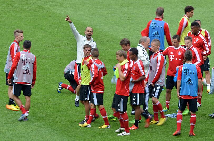 Das erste Training unter Pep! Wir zeigen die besten Bilder vom Trainingsauftakt der Bayern!