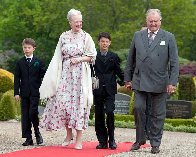 Die dänische Königin Margrethe und ihr Mann Prinz Henrik mit ihren Enkeln Felix (l.) und Nikolai, den Söhnen aus Prinz Joachims erster Ehe.