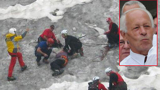 Die Rettung: Eine Nachbarin erkennt Manfred W. (kleines Bild) sofort an seiner lilafarbenen Jacke. Die Rettung: Eine Nachbarin erkennt Manfred W. (kleines Bild) sofort an seiner lilafarbenen Jacke.