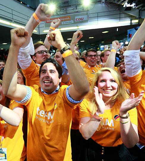 Union legt spektakulär zu &ndash; FDP womöglich draußen: Die Jubelbilder aus der CDU-Partiezentrale in Berlin