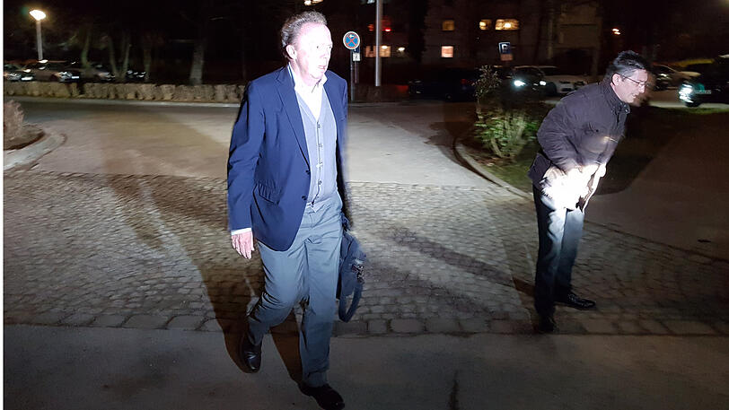 Einst, Anfang 2018 vor dem Comeback: Peter Cassalette (li.) betritt gemeinsam mit Saki Stimoniaris die Geschäftsstelle des TSV 1860 in der Grünwalder Straße.