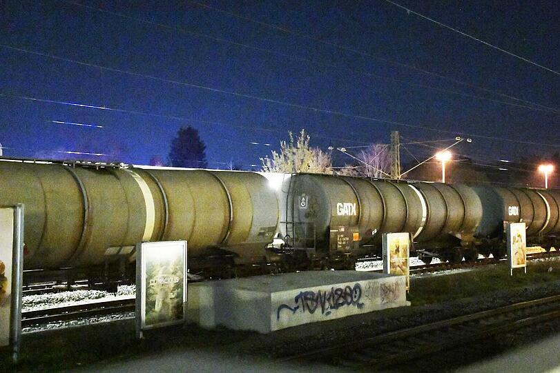 Tödlicher Unfall: Ein 17-Jähriger ist bei München auf einen Güterwaggon geklettert. Er erlitt einen Stromschlag.