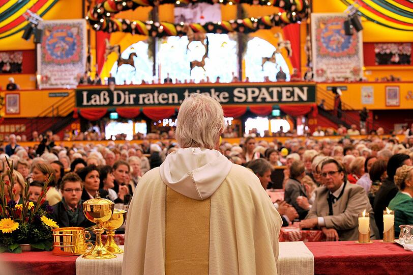 Der traditionelle Oktoberfest-Gottesdienst: Für eine friedliche Wiesn haben am Donnerstag Schausteller, Festwirte und Besucher auf dem Münchner Oktoberfest gebetet.