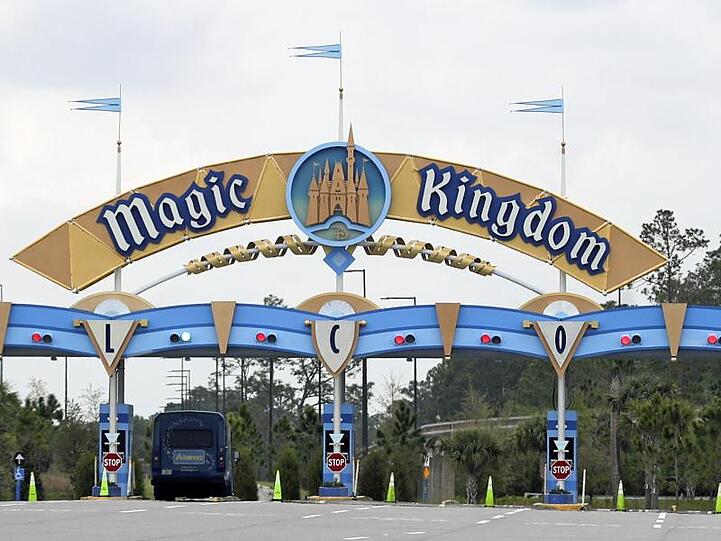 Vor allem Disneys Vergnügungsparks, Ferienresorts, Kreuzfahrten und Fanartikel-Shops leiden massiv unter der Pandemie.