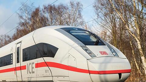 Nach Produktionsmängeln beim neuen ICE 4 nimmt die Deutsche Bahn nun wieder die Züge der Hersteller Siemens und Bombardier ab.
