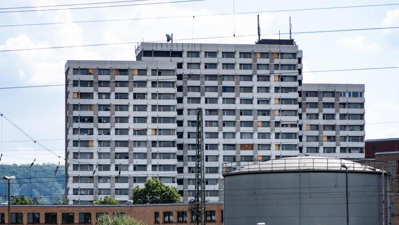 Das Iduna-Zentrum. Bei mehreren größeren privaten Feiern in dem Hochhauskomplex haben sich in Göttingen mehrere Menschen mit dem neuartigen Coronavirus infiziert. Das Iduna-Zentrum. Bei mehreren größeren privaten Feiern in dem Hochhauskomplex haben sich in Göttingen mehrere Menschen mit dem neuartigen Coronavirus infiziert.