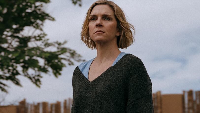 Rhea Seehorn in der neuen AppleTV-Serie "Pluribus". Rhea Seehorn in der neuen AppleTV-Serie "Pluribus".