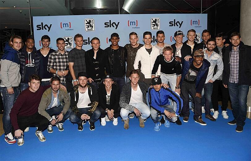 Außergewöhnlich an dieser Saison ist, dass Sechzig als erster Profi-Klub im deutschen Fußball die Türen öffnet für ein TV-Dokumentationsteam. Sky und Jürgen Müller produzieren die Serie "57, 58, 59, Sechzig" - Premiere ist am 18. Oktober.
