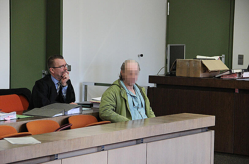Erneut verurteilt: Der Einbrecher auf der Anklagebank.