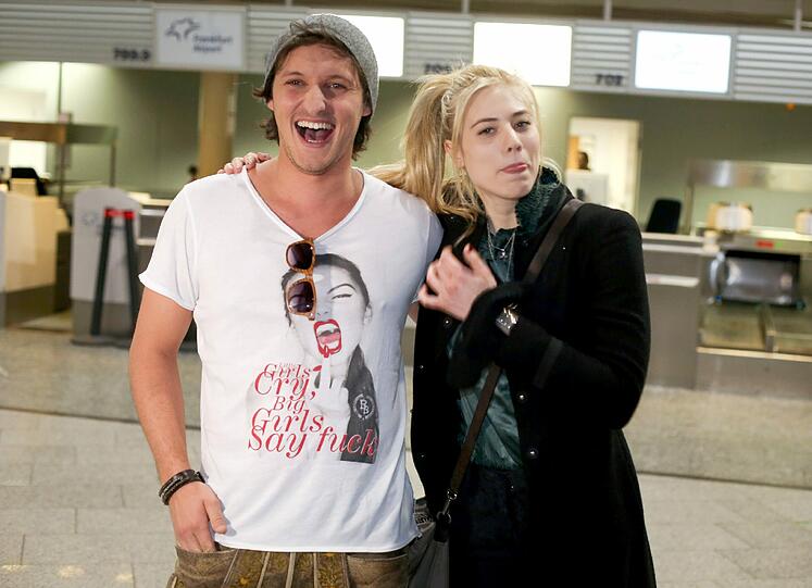 Und Abflug! Die ersten Kandidaten sind in Richtung Australien zum Dschungelcamp unterwegs. Hier gibt's die Bilder vom Frankfurter Flughafen...