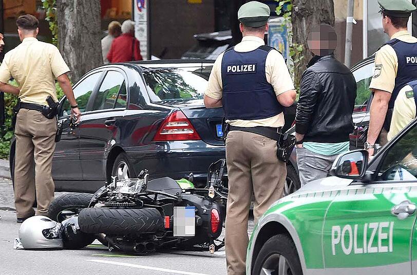 In der Lindwurmstraße kam es am Mittwoch zu einem Verkehrsunfall mit mehreren Verletzten. Die Bilder.