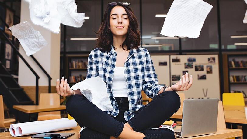 Meditation hilft dabei, Stress zu reduzieren und unser Wohlbefinden zu verbessern.