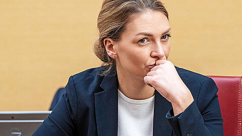Bereitet aktuell eine Kontrolleinheit vor, die den Anbau von Cannabis in Vereinen überwachen soll: Bayerns Gesundheitsministerin Judith Gerlach (CSU).