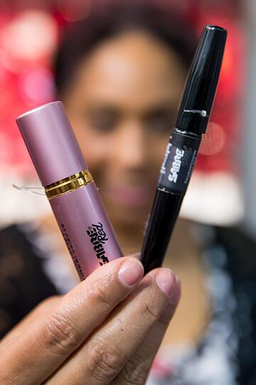 Pfefferspray in Form eines Lippenstifts oder eines Kugelschreibers