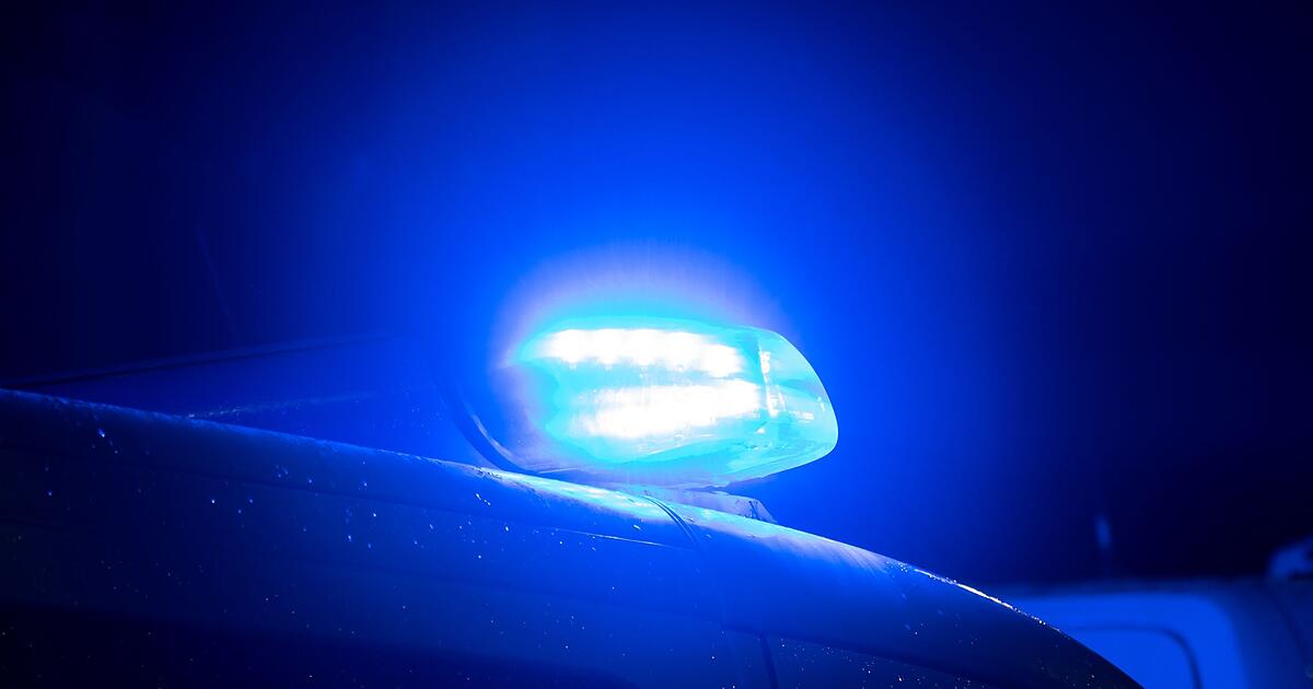 Jugendliche-mit-525-B-llern-in-Sporttasche