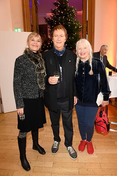 Hans-Jürgen Buchner ("Haindling") kommt am Donnerstag mit Frau Ulrike "Uli" Böglmüller und Tochter Astrid zur Verleihung des Bayerischen Verfassungsordens.