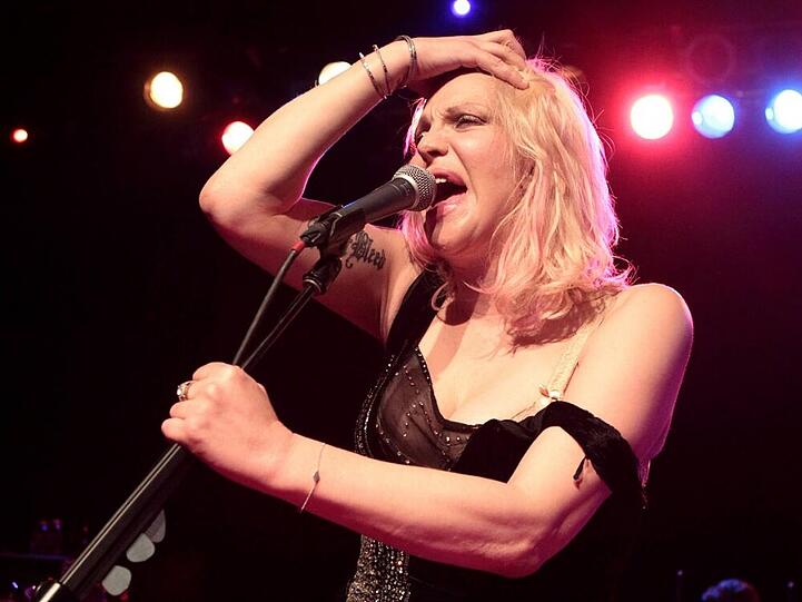 Courtney Love ist mal wieder auf Konfrontationskurs