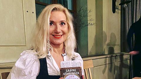 Sabine Vöhringer bei ihrer kulinarischen Krimi-Lesung im Platzl-Hotel.