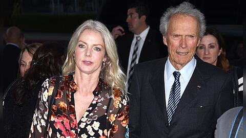 Auftritte wie diese gab es nur selten: Clint Eastwood mit seiner Lebensgefährtin Christina Sandera im Jahr 2016.
