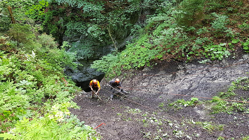 Die Arbeiten in der Partnachklamm werden in dieser Woche ausgeführt. Deswegen ist die Schlucht für Besucher geschlossen. Die Arbeiten in der Partnachklamm werden in dieser Woche ausgeführt. Deswegen ist die Schlucht für Besucher geschlossen.