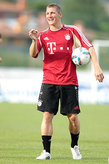 Spaßvogel Ribéry macht die Musik: Der Bayern-star übernahm im Trainingslager kurzerhand das DJ-Pult. Die Bilder
