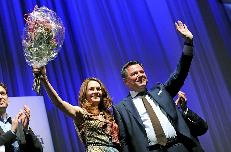 CSU-Kandidat Josef Schmid bedankt sich bei seinen Anhängern.