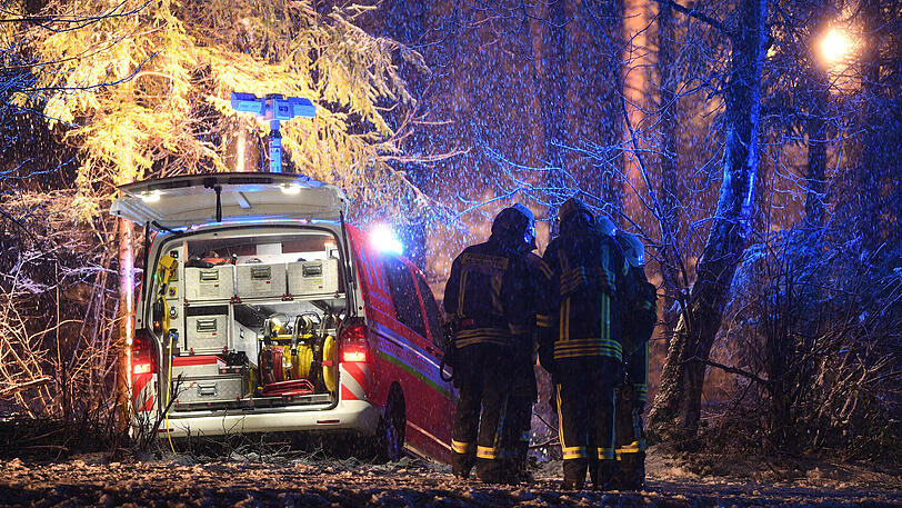 Starker Schneefall behindert am Freitag die Bergung.