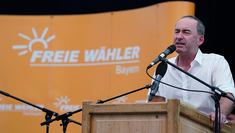 Hubert Aiwanger stellvertretender Ministerpräsident von Bayern spricht beim Volksfest in Keferloh bei München.