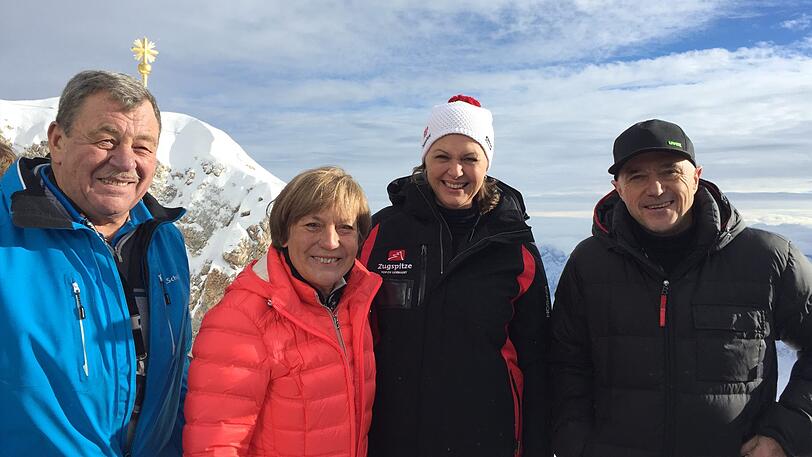 Gäste unter anderem: Rosi Mittermaier, Ilse Aigner und Christian Neureuther (v.l.). 	F
