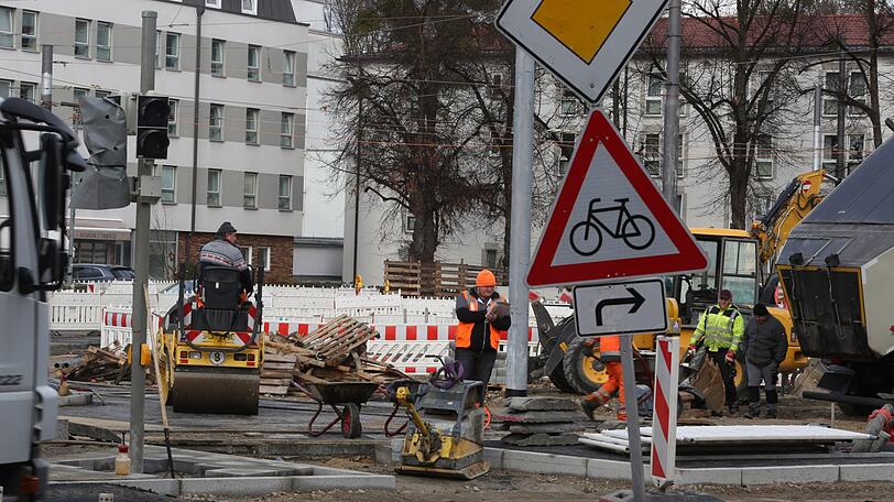 Hier wird noch am neuen Pflaster gewerkelt