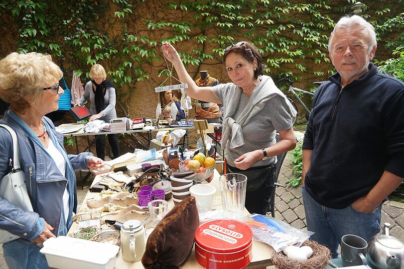 Seit 14 Jahren locken die Schwabinger Hof-Flohmärkte zahlreiche Münchner ins Viertel.
