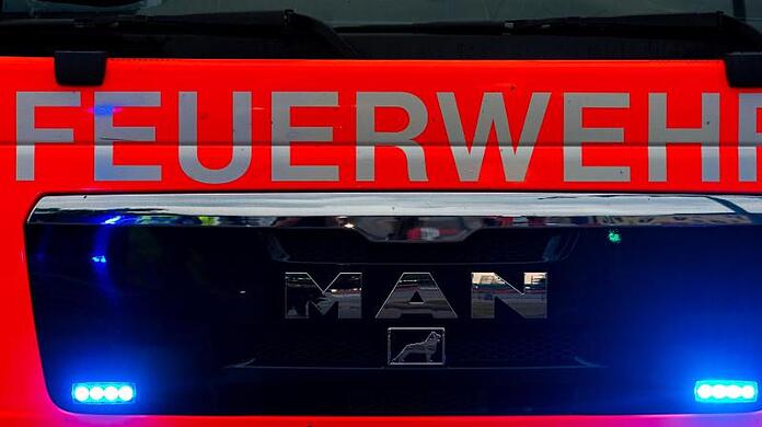 Ein Blick auf einen Einsatzwagen der Feuerwehr.