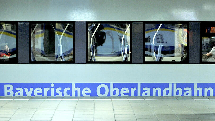 Die Angreifer  attackierten die Schülergruppe in dem Zug.