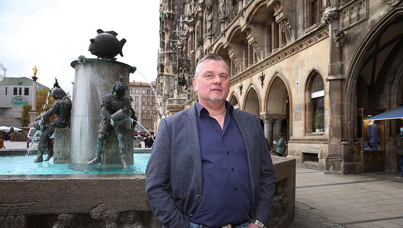 "Ich habe auch Verständnis für die Finanzsorgen der Stadt": Thomas Niederbühl vor dem Rathaus. (Archivbild)